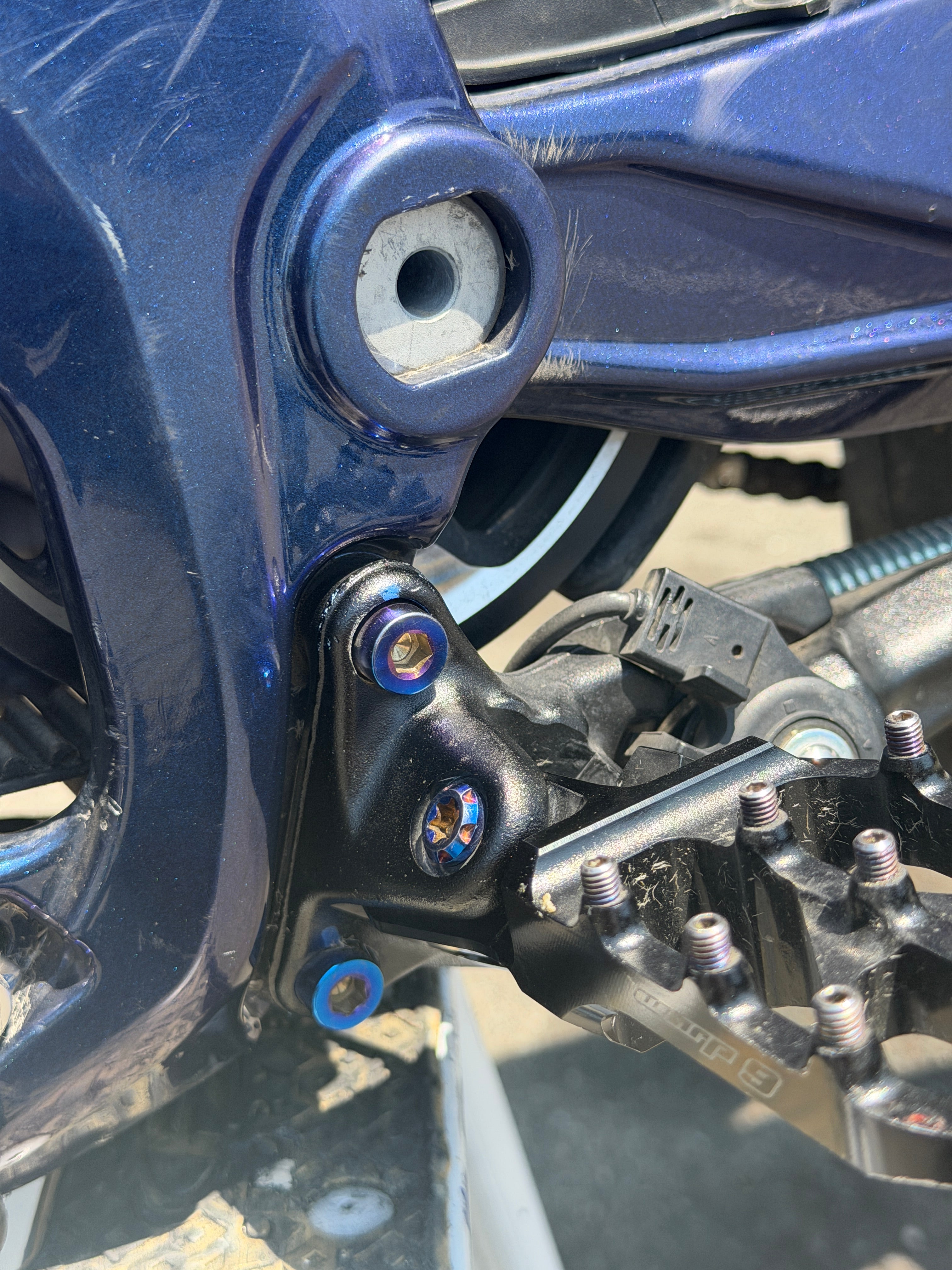 All emoto Peg bracket titanium bolts